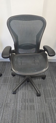 Herman miller aeron chair - herman, size