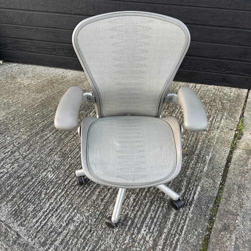 Herman miller aeron chair - miller,