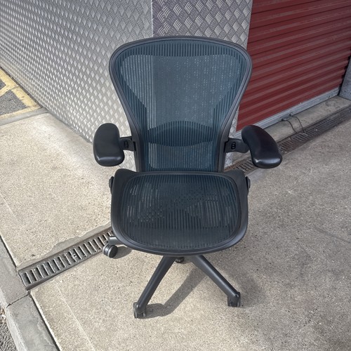 Herman miller aeron chair - herman,